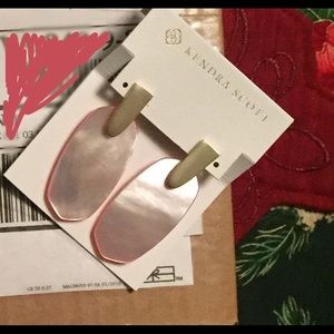 Kendra scott Aragon earrings in blush pink